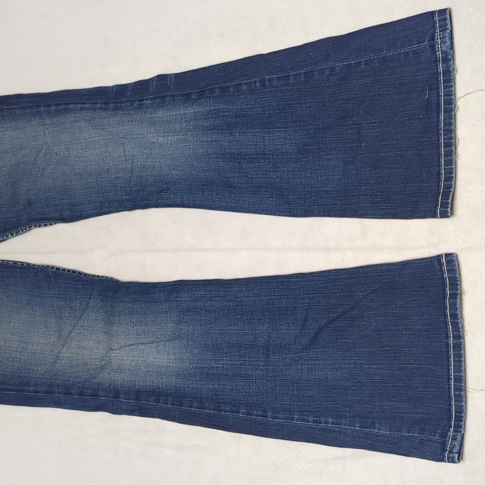 BKE Sabrina Bootcut Stretch Women's Distressed Embellished Jeans Size 28 - Picture 4 of 8